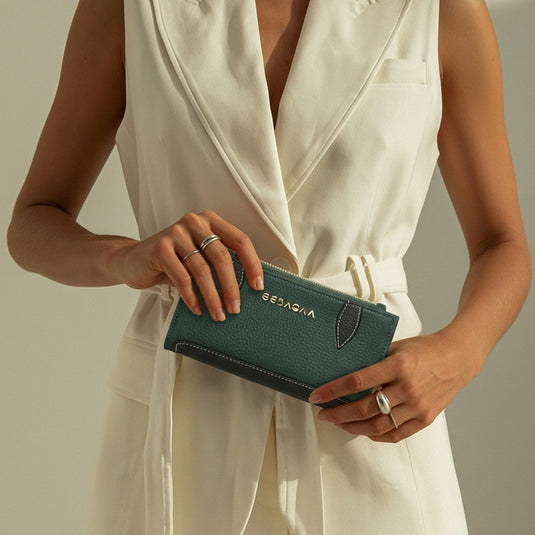 EEBAGAA Green Pebbled Leather Wallet with Contrast Trim – Elegant & Durable Design